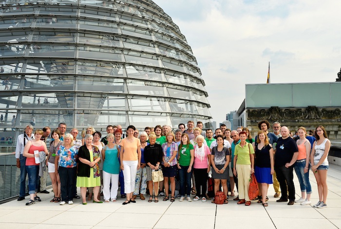 Gruppe vor der Reichstagskuppel