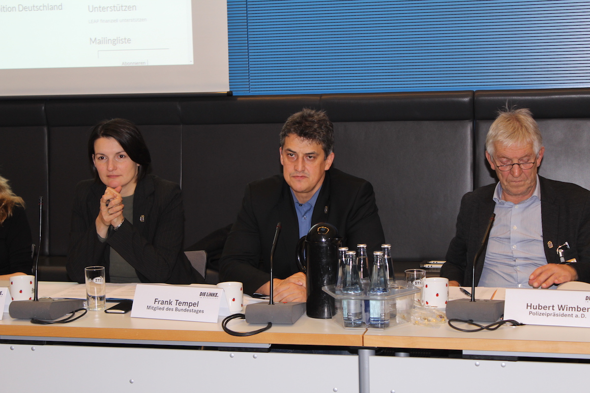 Irene Mihalic, Frank Tempel und Hubert Wimper während der Gründungsversammlung von LEAP